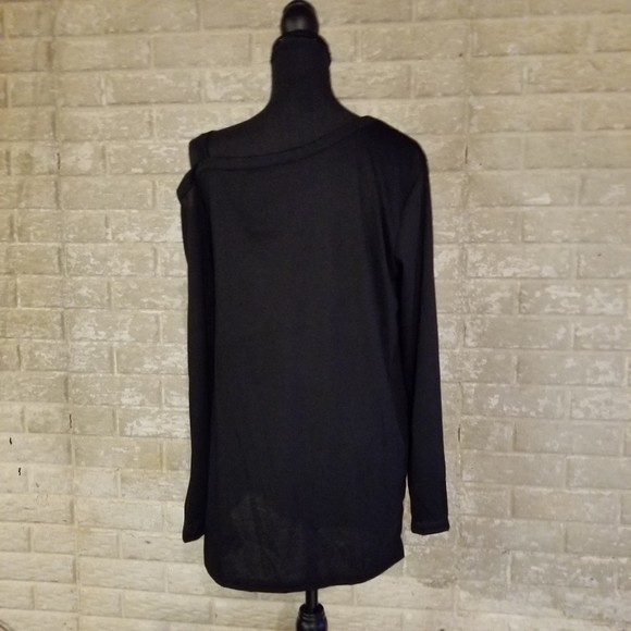 Absolutely Gorgeous cold shoulder blouse - Picture 6 of 7